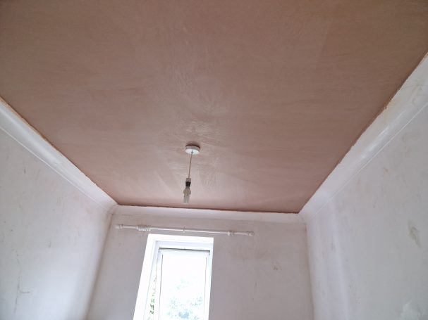 Looe ceiling newly plastered ceiling